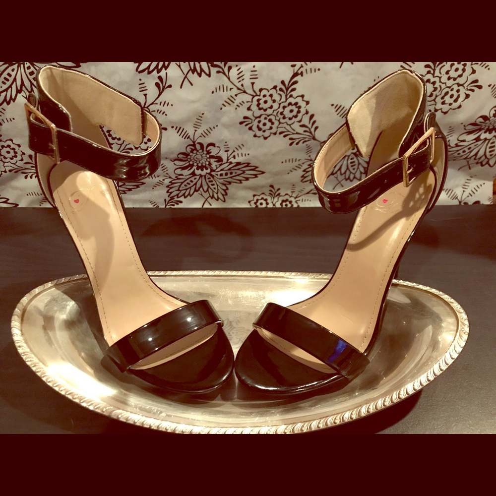 “Heart in D” Black Patent Leather Stilettos